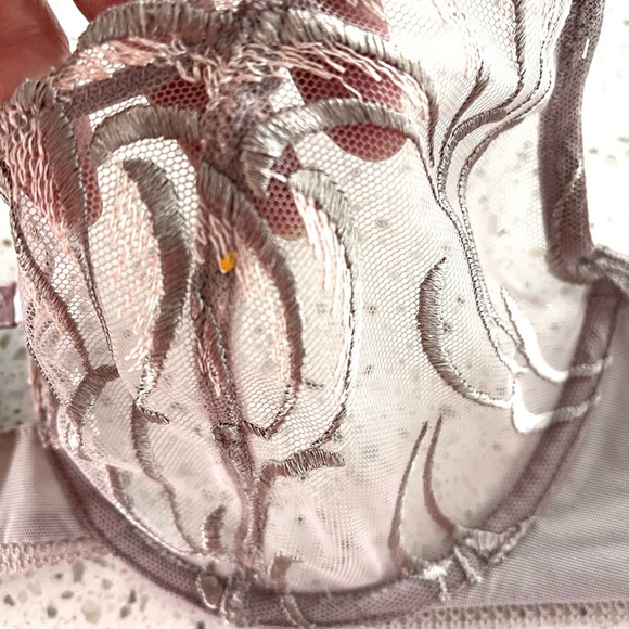 Beautiful taupe lace full cup bra 34 C - Picture 2 of 11